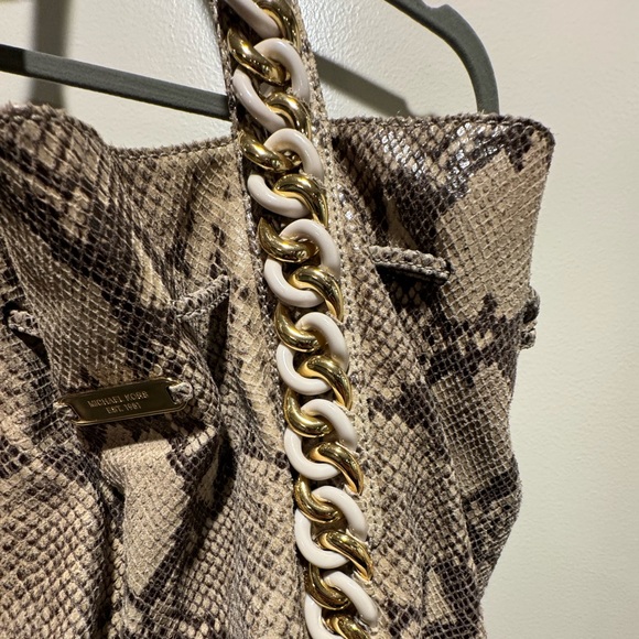 Michael Kors’s tote - Picture 2 of 12